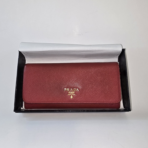Prada Box, Paper, Wallet, and authentication card - Picture 1 of 12